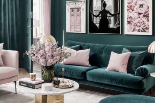 Incorporating an Emerald Green Sofa in a Minimalist Living Room